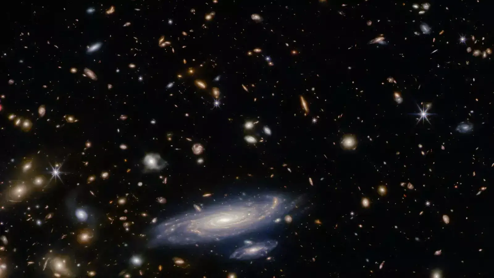 La comprensió actual de l'univers és inquietant:  El nostre univers no és una entitat estàtica i tancada, s'està expandint des de tot arreu. El mateix espai s'està expandint.  No hi ha centre.